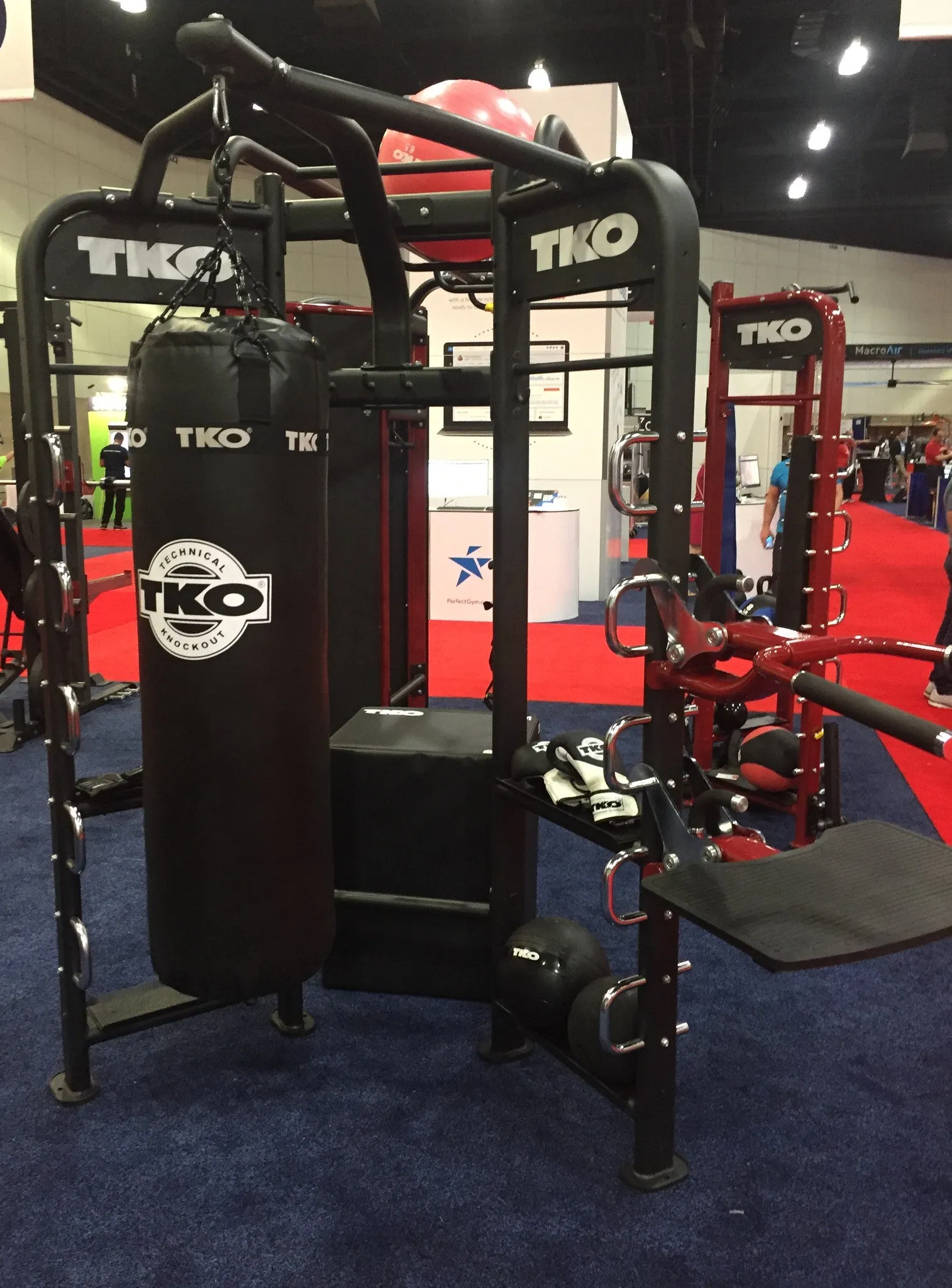 Stretching Combat Functional Trainer