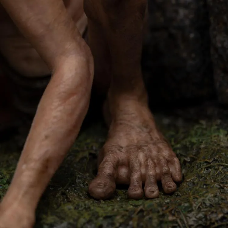 Weta Workshop The Lord of the Rings Gollum Guide to Mordor Miniature Statue